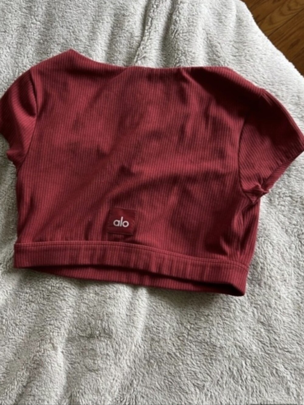 Alo Yoga Women’s Blissful Red Henley Crop Top Medium